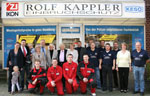 100 Jahre Kappler - alle Mitarbeiter der Firma vor dem Geschäft in Eppendorf